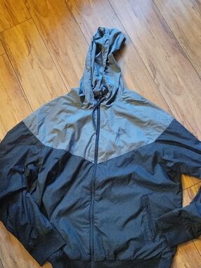 Men's Two-Tone Hooded Nike Windbreaker Jacket - Black & Gray